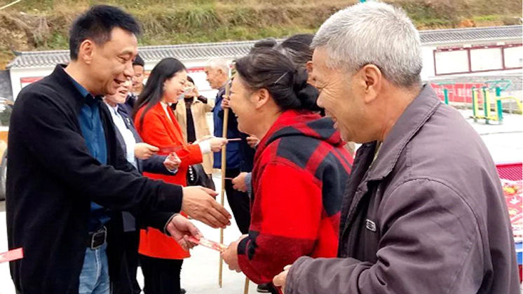 炬神電子赴良田鎮開展“愛心扶貧、攜手同行”活動