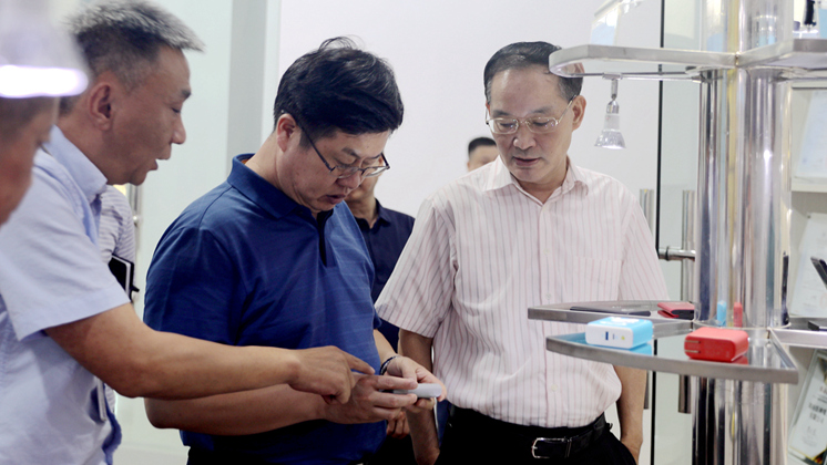 市委常委、副市長徐懷好走訪炬神電子 ：全力、熱情、周到提供服務