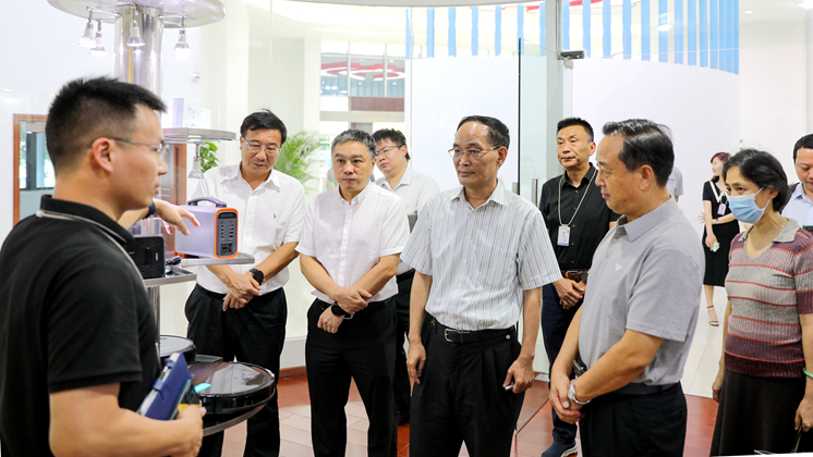 全國政協(xié)委員（廣東省委原常委、省紀(jì)委原書記）黃先耀一行考察炬神電子